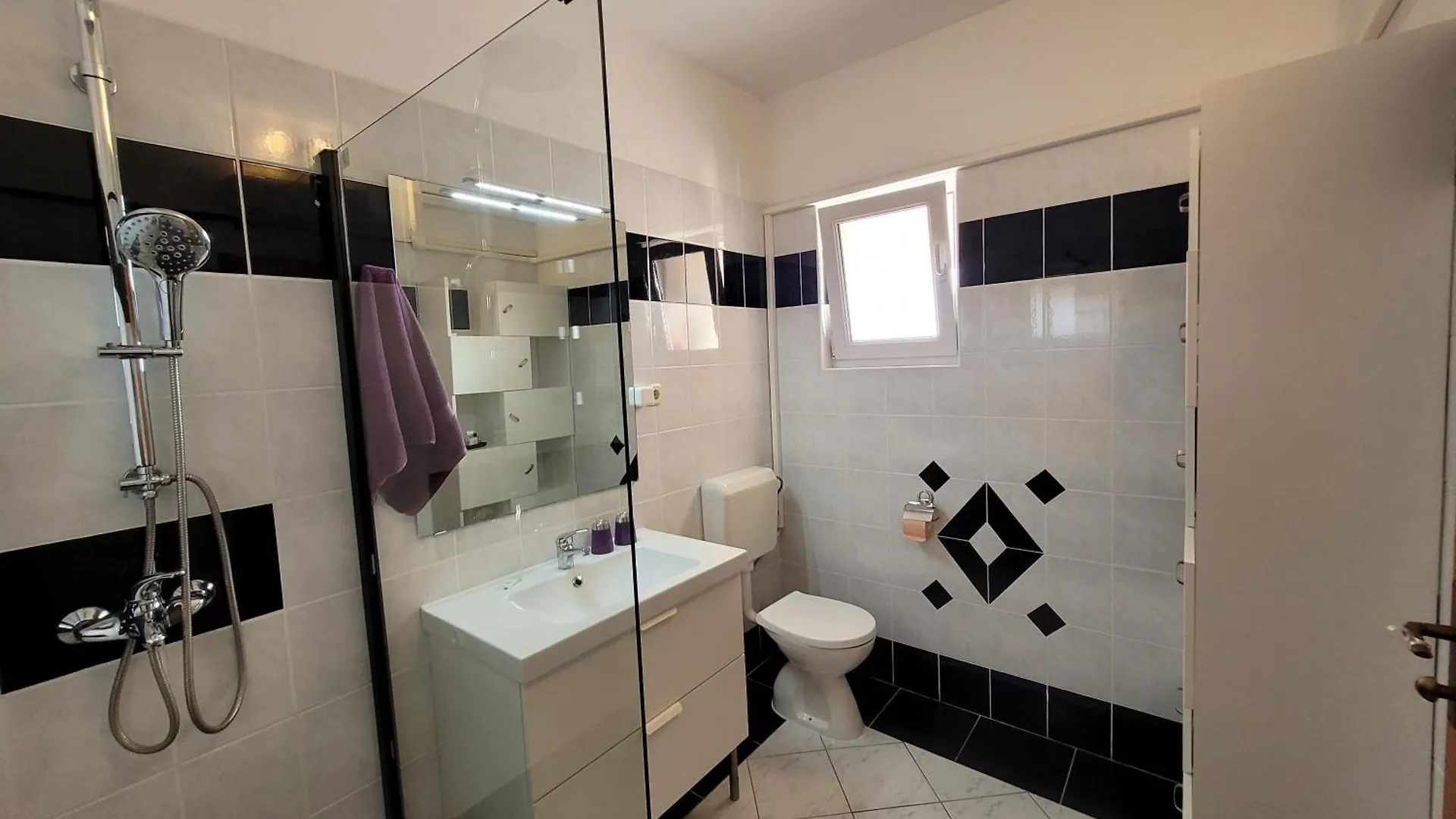 Cozy Seaside Family Apartment Iris In Mandre 0*,  Croatia