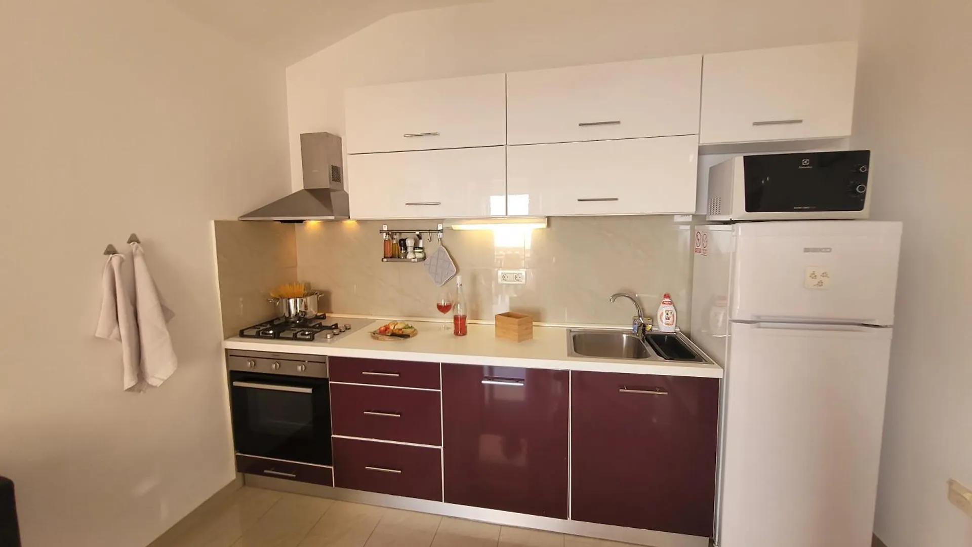Cozy Seaside Family Apartment Iris In Mandre 0*,